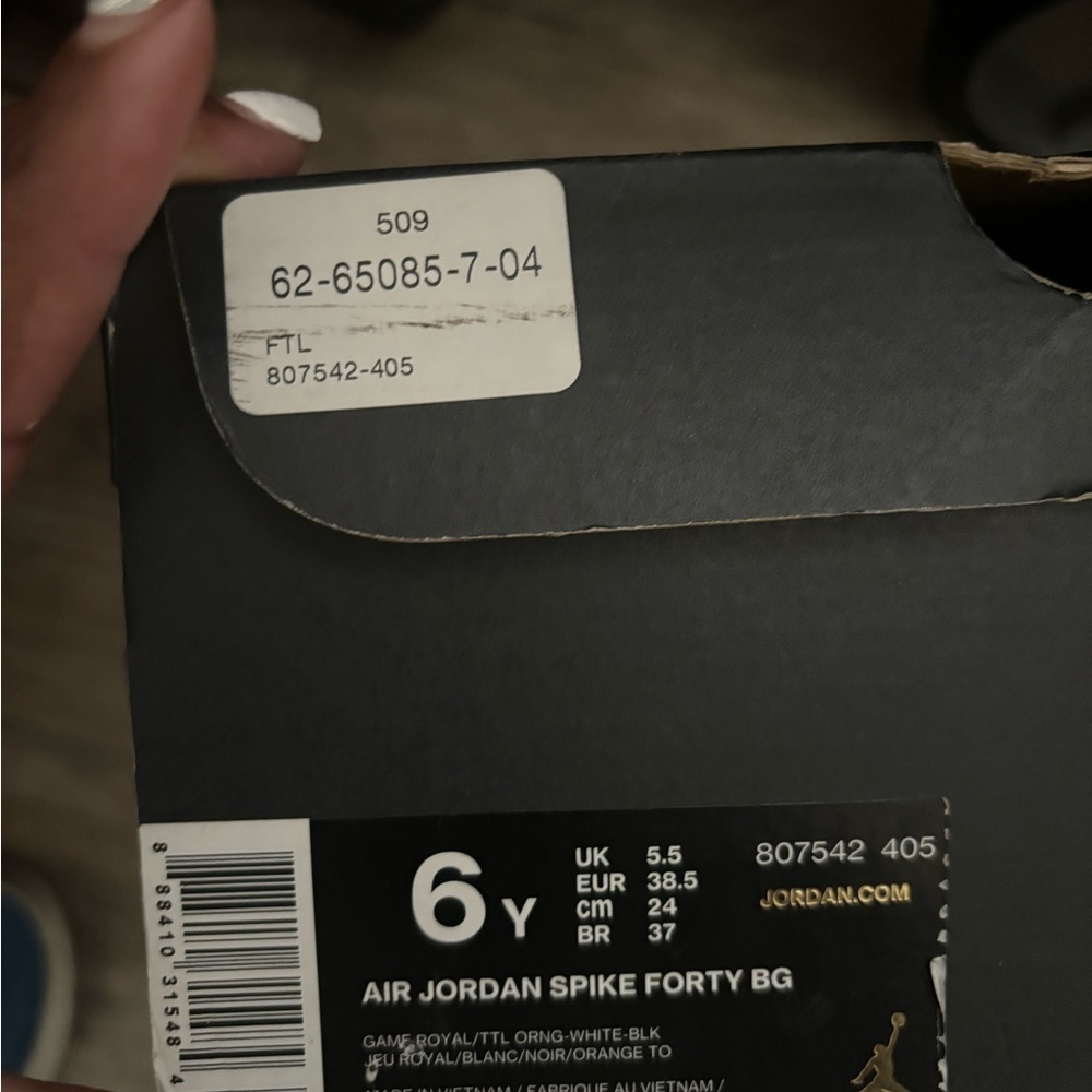 Gently used Air Jordan Spike Forty BG